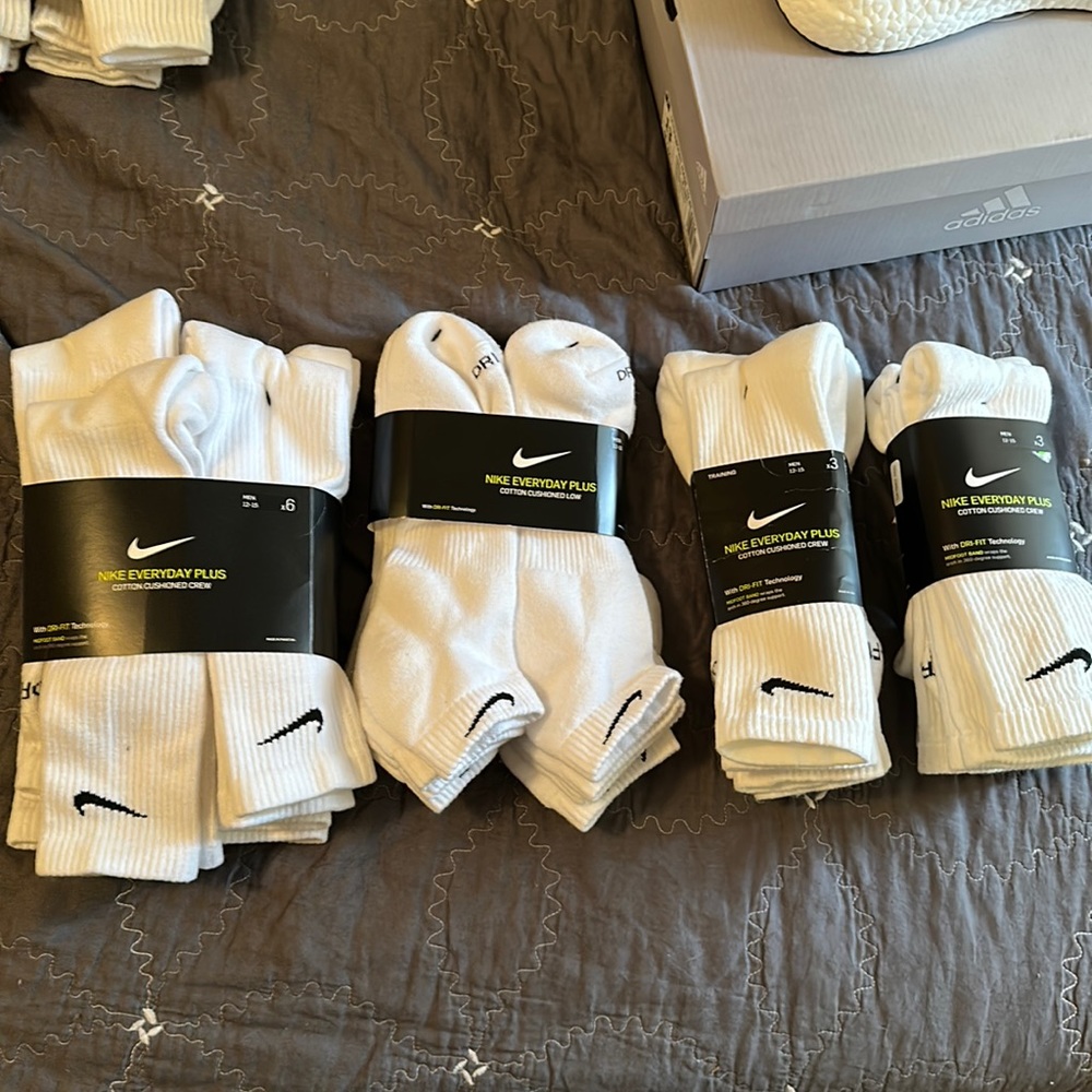 18 pairs! Men’s Nike dri fit Xl sock bundle 18 pairs!